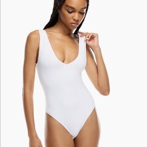 Aritzia Contour V-Neck Bodysuit | xs